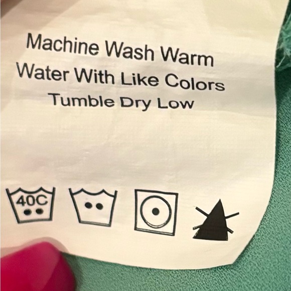 Flowy Green Blouse - Picture 2 of 2